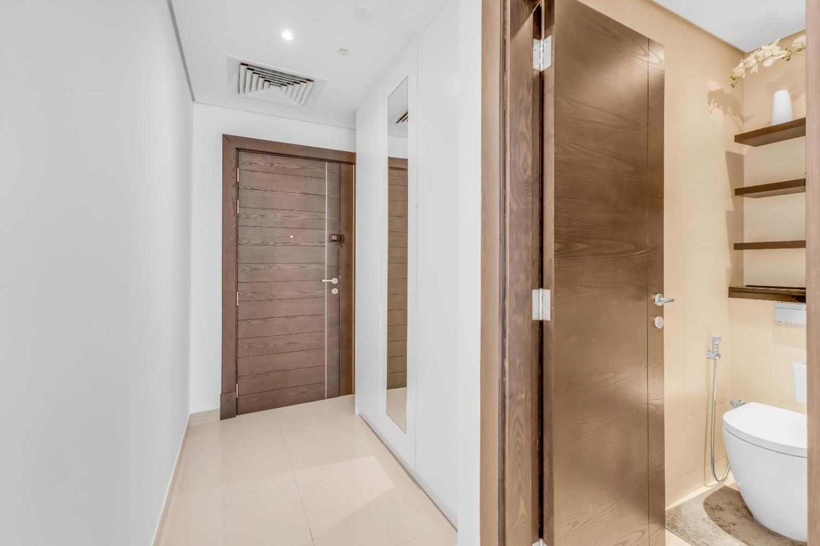 Marina Elegant 1 Bedroom On The Canal Apartment *