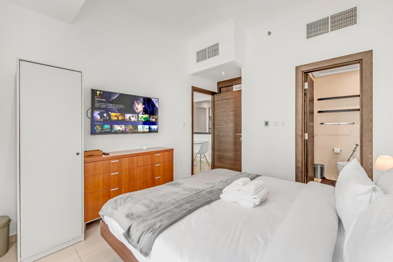 Marina Elegant 1 Bedroom On The Canal Apartment *